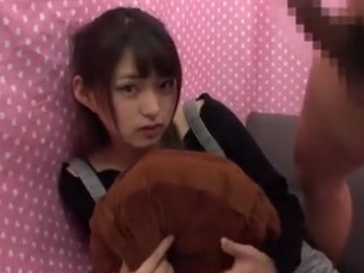 初対面チンポに中出しされたあとにお掃除フェラまでしちゃう素人娘