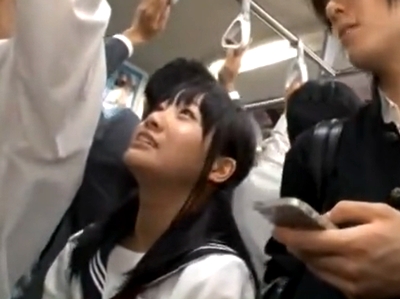 黒髪ロリJKが電車内痴漢にあって…抵抗もできないまま声殺しレイプ
