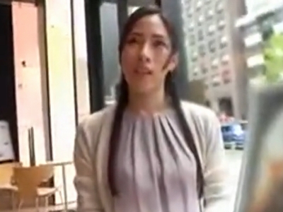 「めちゃめちゃにしてぇ！」気品あふれる人妻が…あられもない姿でイキ狂い