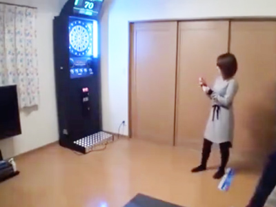 「すごいダーツあるｗ」ダーツで家まで連れ込んだ素人さんに内緒で盗撮パコ
