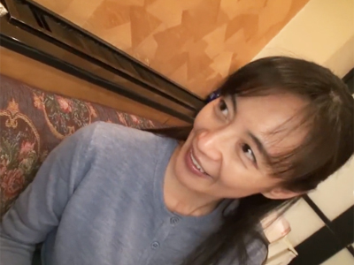 若いときは可愛かったであろうセックスレス熟女妻に青春を取り戻してもらう中出しハメ撮り