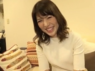 「ちょ、ちょっとそっちはダメ！」人妻の自宅訪問！恥ずかしい下着もあらわになって不倫AVに発展