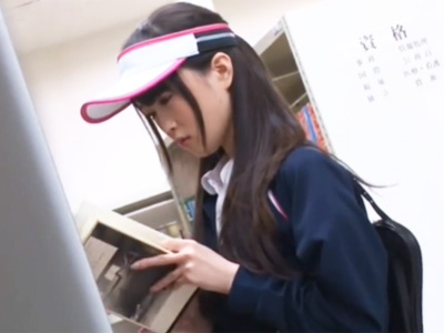 図書館に立ち寄った学校帰りのJKが変態男に生ハメレイプされ声を殺してマジイキｗ